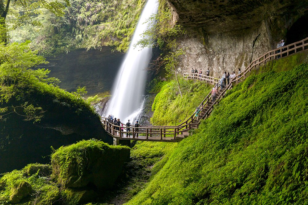 杉林溪的松瀧岩瀑布為全台灣負離子最高的地方