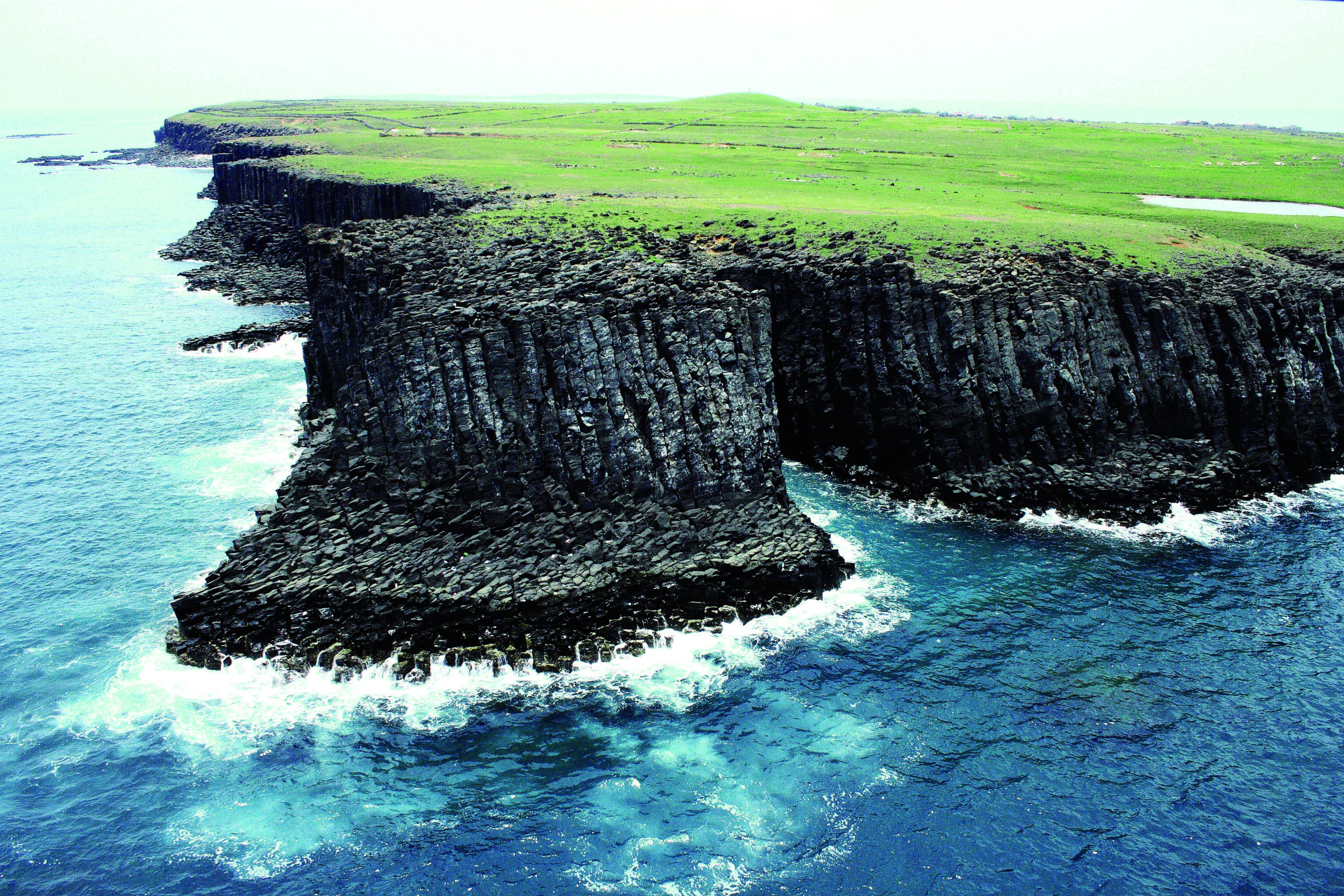 澎湖藍洞秘境巡禮 帶你窺探自然仙境 跟著董事長遊台灣