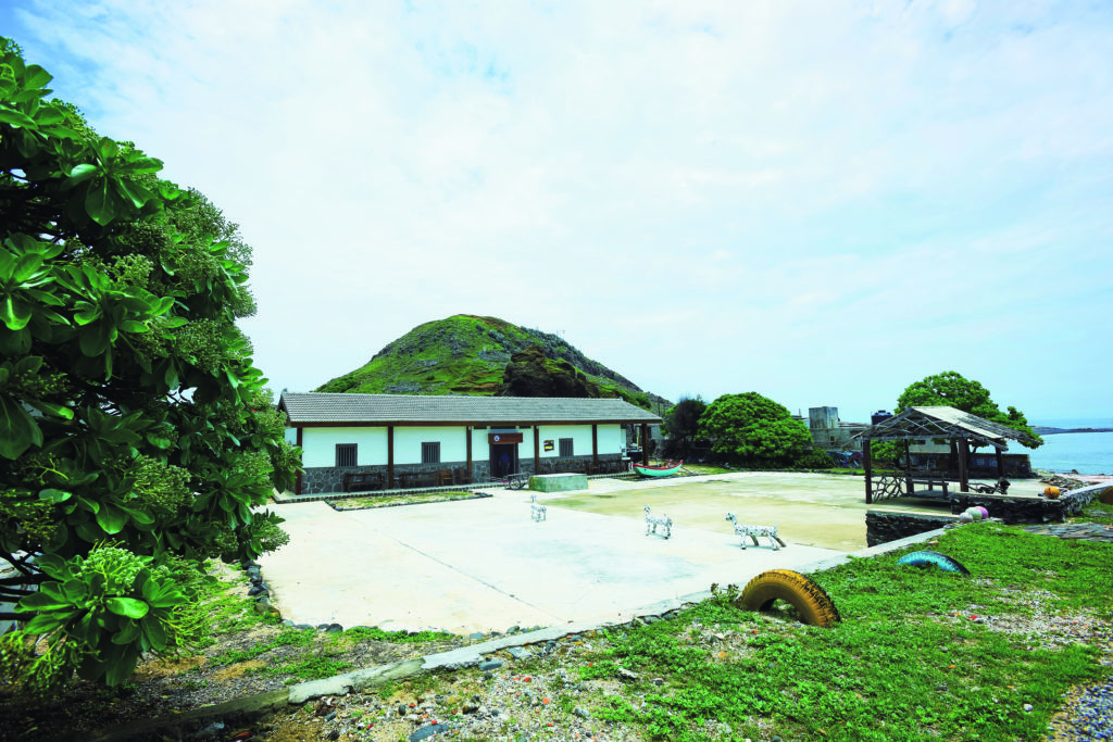 東嶼坪嶼遊客中心為以廢校的坪嶼國小改建而成